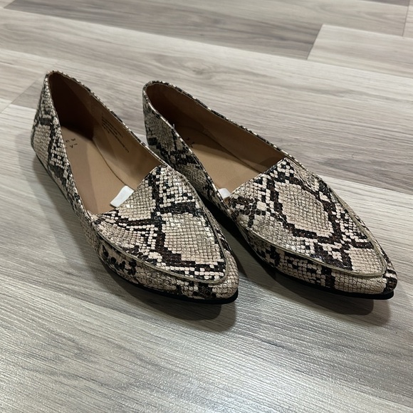 A New Day Faux Snakeskin Pointy Toe Flats Size 7 - Picture 3 of 6